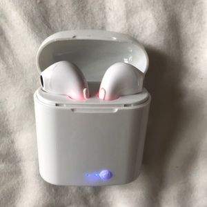 Wireless Bluetooth headphones